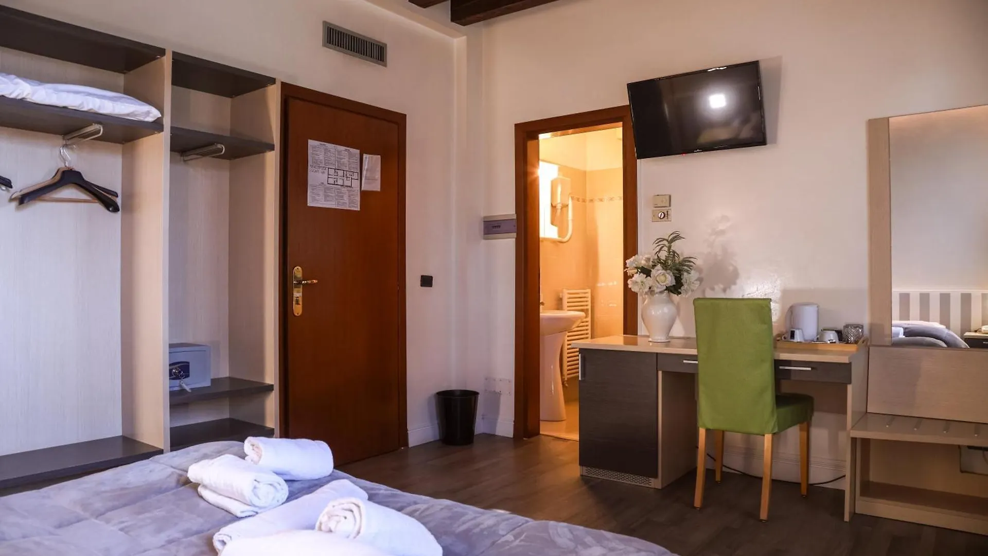 Hotel Villa Sara Mestre 3*,