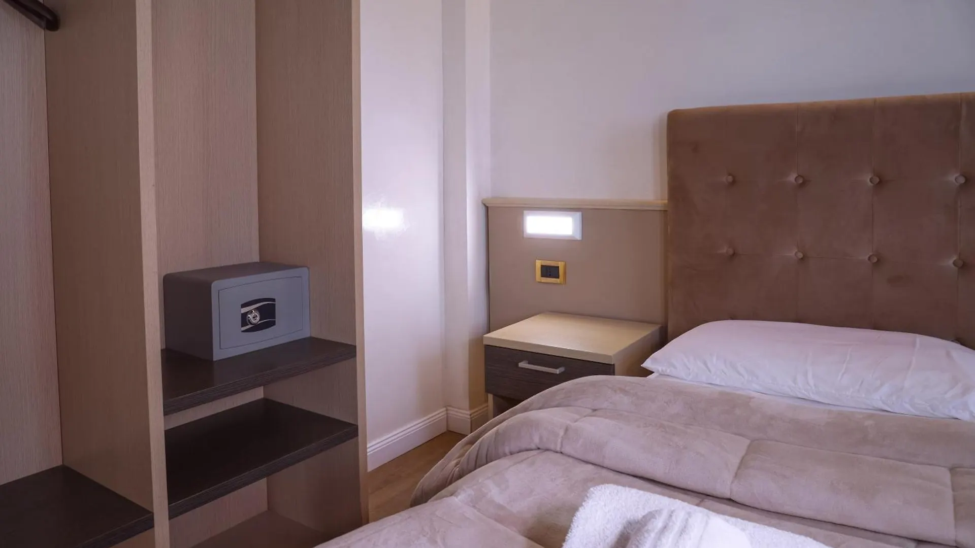 Hotel Villa Sara Mestre 3*,