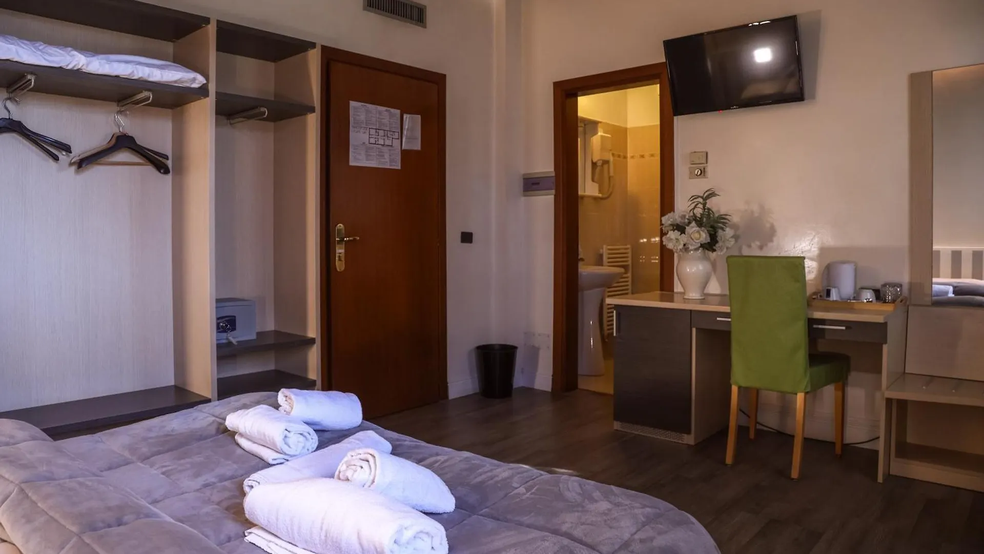 Hotel Villa Sara Mestre 3*,